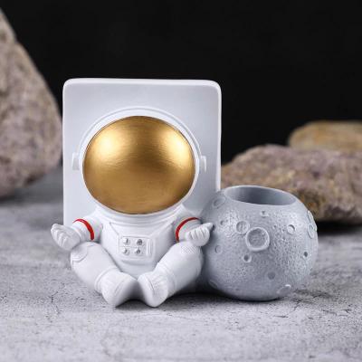 China Cute China Figurine Decor Resin Character Astronaut Spaceman Sculpture Gifts Model Opens Ornament Home Decoration for sale