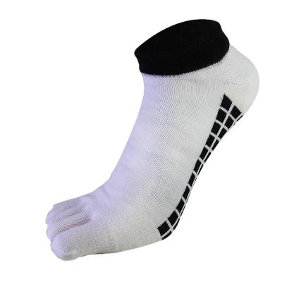 China Sporty Reliable Material Fashionable Simplicity Plaid Cotton Knitted Five Toe Socks For Men for sale