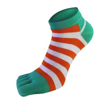 China Customizable Color Sporty Wholesale Collage Socks Cotton Knitted 5 Toe Socks For Man for sale