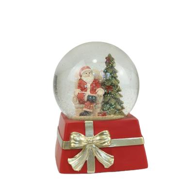 China Europe Customized Keepsake Gift Wedding Crystal Christmas Santa Snow Ball for sale