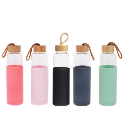 China Durable Bamboo Lid 550ml Borosilicate Glass Water Bottle Eco-Friendly Sustainable With Silicone Sleeve for sale