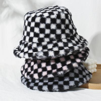 China Fashion To Keep Warm White Black White Bucket Hats Winter Lattice Bucket Hats Furry Designer Bucket Hat for sale