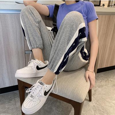 China Anti Pilling Sweatpants Women Black Wide Leg Sports Tracksuit High Street Harem Women Pants Casual Loose Baggy Streetpants Cargo Pants for sale