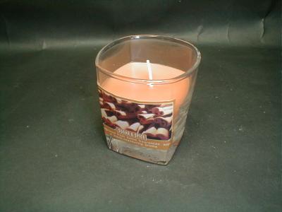 China 100% paraffin wax scented square glass candle with printing label for sale