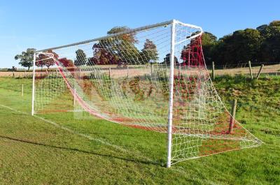 China Polyethylen gestreiftes Fußballnetz Knoten quadratisch 120 mm Mesh zu verkaufen