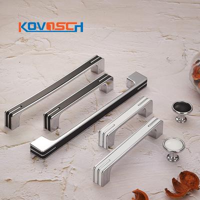 China Classic Custom Zinc Alloy Sideboard Pull Cheap Wardrobe Door Handle Drawer Hardware Handle Pull for sale