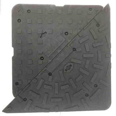 Chine Nattes en caoutchouc de fonte malléable pour les tapis stables de cheval du passage souterrain 600mm x de 600mm à vendre