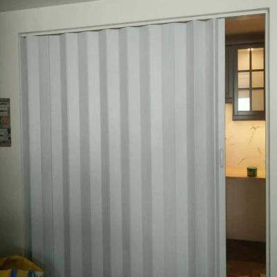 China Wholesale Alibaba Polycarbonate Accordion Rolling Folding Door for sale