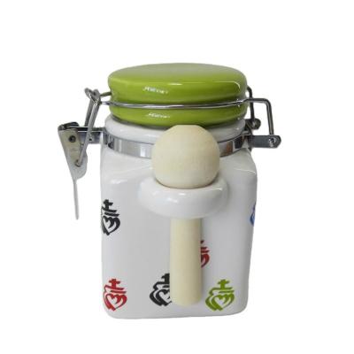 China Sustainable Customized Colorful Ceramic Food Container With Spoon for sale