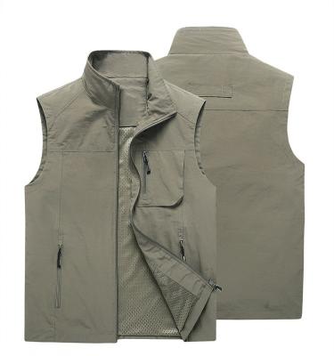 China Custom Men's Sleeveless Vests Casual Outdoor Kahaki Anti-wrinkle Windproof With Multi Pocket for sale