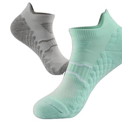 China Breathable Towel Bottom Sports Hogs Shock Absorption Professional Training Hogs Black Gray Running Socks for sale