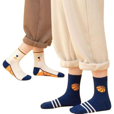 China New Arrival Boys Breathable Socks Aged 3-16 Years Kids Socks Basketball Printed Children's Sports Socks for sale