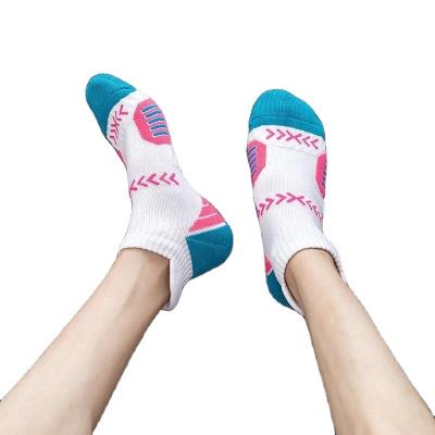 China Professional Sports Breathable Gym Hoops Practical Yoga Socks Towel Grip Training Bottom Socks for sale