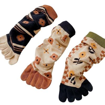 China Other Vintage Flower Five-toe Knocks Cotton Separated Toe Socks Cute Floral Mid-tube Socks for sale