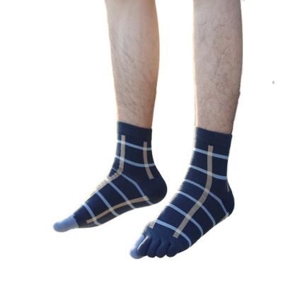 China QUICK DRY Casual Mens Five Finger Toe Socks Plaid Five-Toe Sports Grid Split Toe Socks for sale