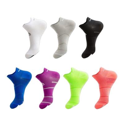 China Breathable Running Anti-Odor Knocks Gym Sports Men And Women Fitness Deep Knocks Solid Color Custom Socks for sale