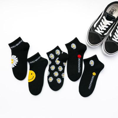 China Designer QUICK DRY Socks Short Black Ins Style Little Daisy Pattern Boat Socks Low Cut Socks for sale