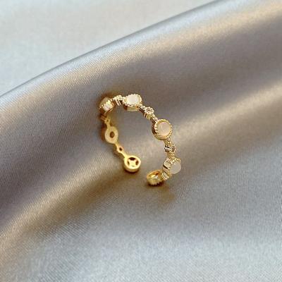 China Vintage Zircon Personality Tail Ring Simple Geometric Imitation Pearl Accessories Gold Plated Finger Rings For Women Wedding Gifts Party for sale