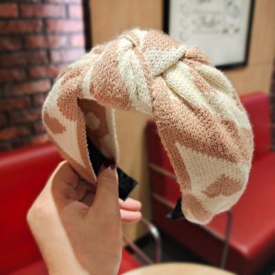 China Korean style/Korean simple wave side Korean wool knot headband autumn/winter Korean style/joker love knitted stitch headband style Korean headband women new off for sale