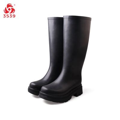 China Fashion Trend 3539 OEM Knee High Ladies Fahion Rubber Heeled Rain Boots Women's Rain Boots for sale