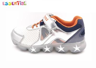 China Los zapatos que destellan de los muchachos encienden para arriba la tracción no de marcado flexible Outsole de las zapatillas de deporte en venta