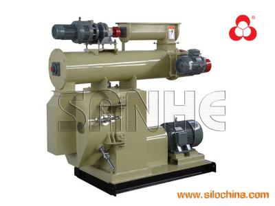 China Fish pellet feed making machine use ring die pellet mill to produce pellet feed for sale