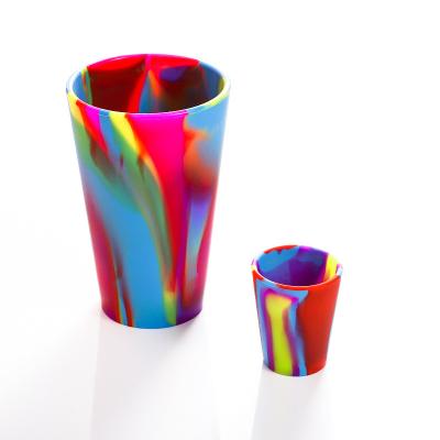 China Stocked Amazon Rainbow Color Silicone Mug 480ml Large Mixed Capacity Thickened Beer Cup Beverage Silicone Cup for sale