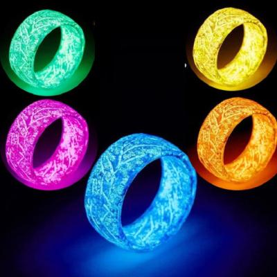 China Environmental Friendly Fashionable Colorful Luminous Resin Thermochromic Glowing In The Dark Rings For Women Men Jewelry for sale