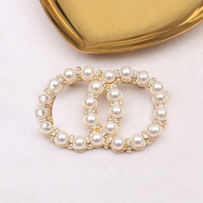 China Trendy Famous Brands Jewelry Designer Brooches Luxury News Style Luxury Alphabet For Women for sale