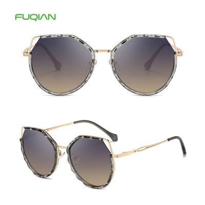 China 2019 Fashion Sunglasses Fashion Round Metal Frame Corrugated Cat 3 Women UV400 Sunglasses for sale