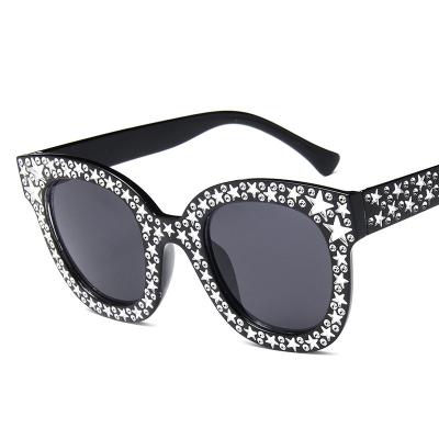 China Sequins Diamond Custom Authentic Men Women Five Star Cat Eye Sunglasses Fashion Sunglasses Fasion New for sale