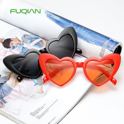 China Female Sunglass Cat Eye Vintage Shades Pink Frame Personality Retro Love Sunglasses 2021 Fashion Big Heart Cute Sexy Women Sunglasses for sale