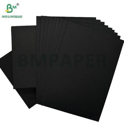 China 300gsm 400gsm Black Card Board Paper For Wine Boxes Odourless 700 x 1000mm for sale