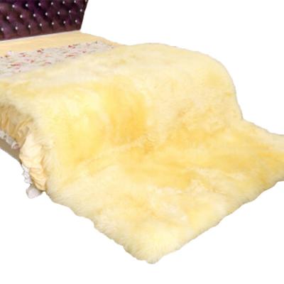 China Washable Fashionable Rectangle Faux Fur Rug Artificial Wool Bed Blanket For Home Decor Or Hotel for sale