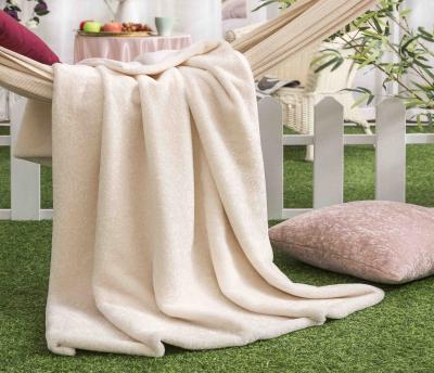 China Shaggy Keep Warm Amazon Soft Warm Sale Rabbit Winter Throw Blanket Artificial Furry Super Soft Faux Fur Blanket for sale