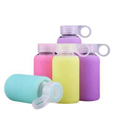 China Sustainable Wholesale Rubber Protective Sleeve 420ml Sports Glass Water Bottles With Handle for sale