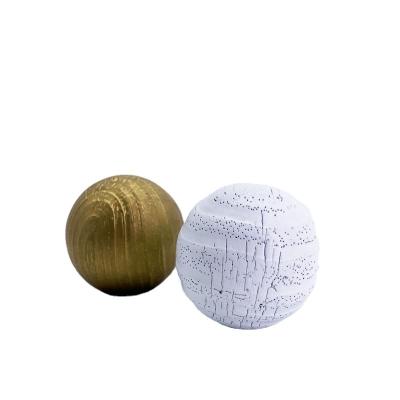 China Non Refillable Perfume Bottle With White Round Wood Cap Wooden Cap for sale