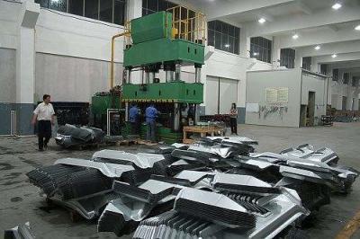 China Velocidad de sellado hidráulica de la máquina 1250T de la prensa del poste de la alta precisión cuatro ajustable en venta