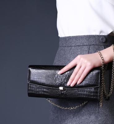 China Fashion Lady Leather Handbag, Metal Snakeskin Chain Clutch Bags Snake Chain Clutch Bag for sale