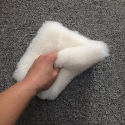 China Polyester Fiber Car Detailing Short Hair Car Wash Mitts Soft Sheepskin Clean Glove for sale