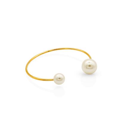 China Trendy Trendy Chris April Jewelry 316L Stainless Steel PVD Gold Plated Shell Pearl Felling Minimalist Bracelet for sale