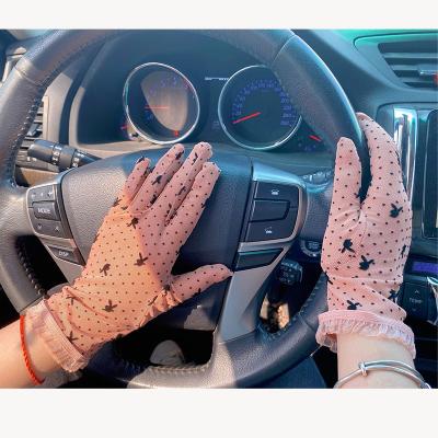 China Women's Breathable Vintage Short Little Rabbit Lace Finger Wedding Gloves Bridal Prom Gloves New 2022 for sale