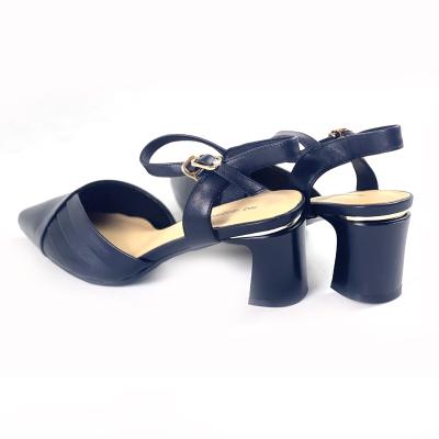 China Lightweight Non Grinding Feet Clear Flat Buckle Anti Slip Texture Flat Strap Buckle Thick Heeled Leather Shoes for sale