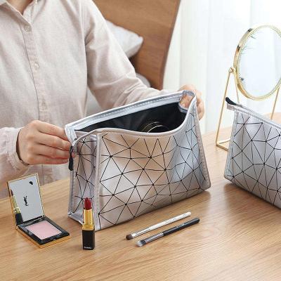 중국 Large Capacity Customized Pu Leather Rainbow Zipper Rhombus Geometric Makeup Cosmetic Bags For Makeup Artist 판매용