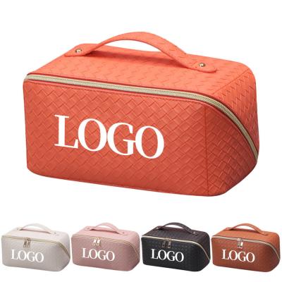 Cina Customized New Arrival Luxury Portable Pu Large White Leather Travel Toiletry Storage Makeup Cosmetic Bags With Logo in vendita