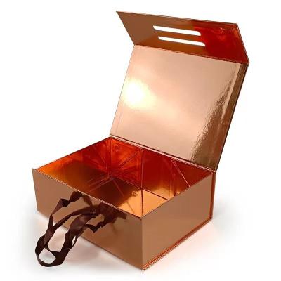 Cina Luxury Customize Logo Printed Magnetic Gift Box With Ribbon Handle Folding Apparel Gift Box with Ribbon in vendita