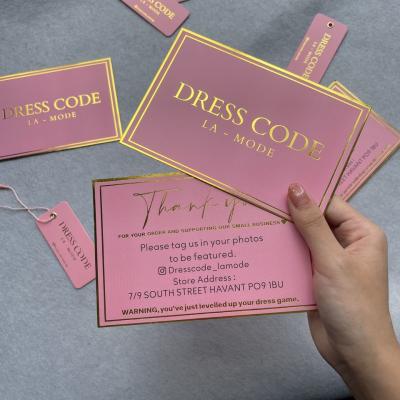 중국 Gold Foil Printed Hangtag High Quality Custom Paper Brand Apparel Product Tags, Logo Pink Tag String Clothing Hangtag 판매용