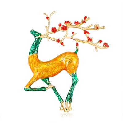 China Trendy Jewelry 18k Gold Plated Personality Design Animal Jewelry Enamel Sika Deer Brooch for sale