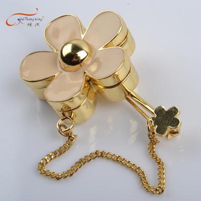 China Best Selling ALLOY Fashion Daisy Brooch Perfume Brooch Wholesale for sale