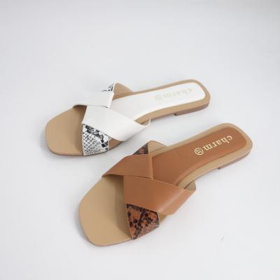 China Fashion Trend New Fashion Breathable Flat Slippers for sale